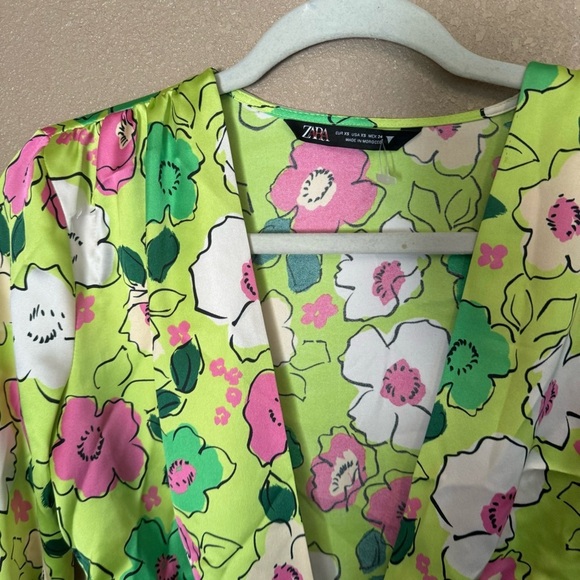 ZARA Lime Green Pink Groovy Floral 70s Tie Front Long Sleeve Crop Top F - Picture 2 of 3